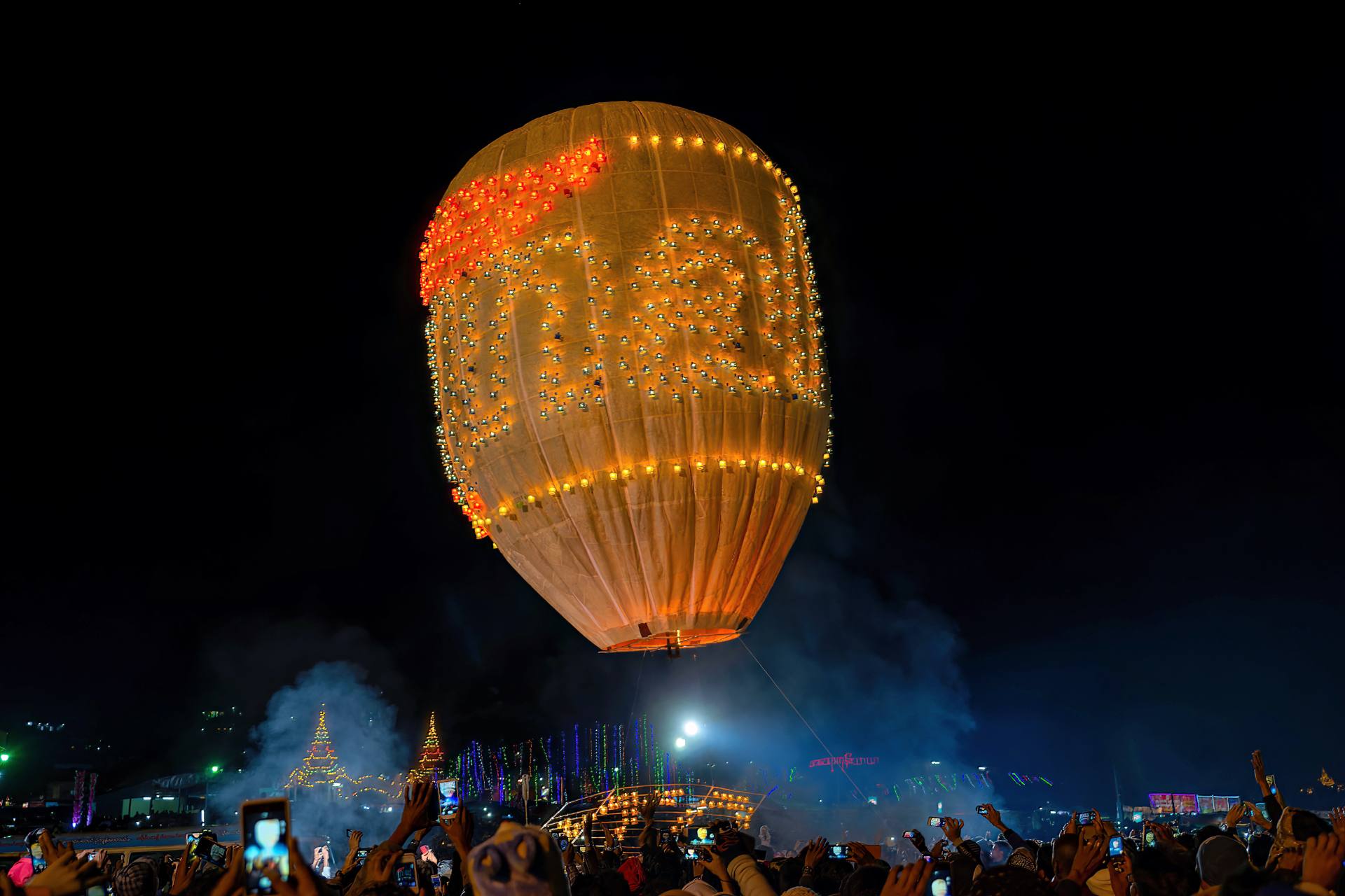 Taunggyi Heißluftballon-Festival